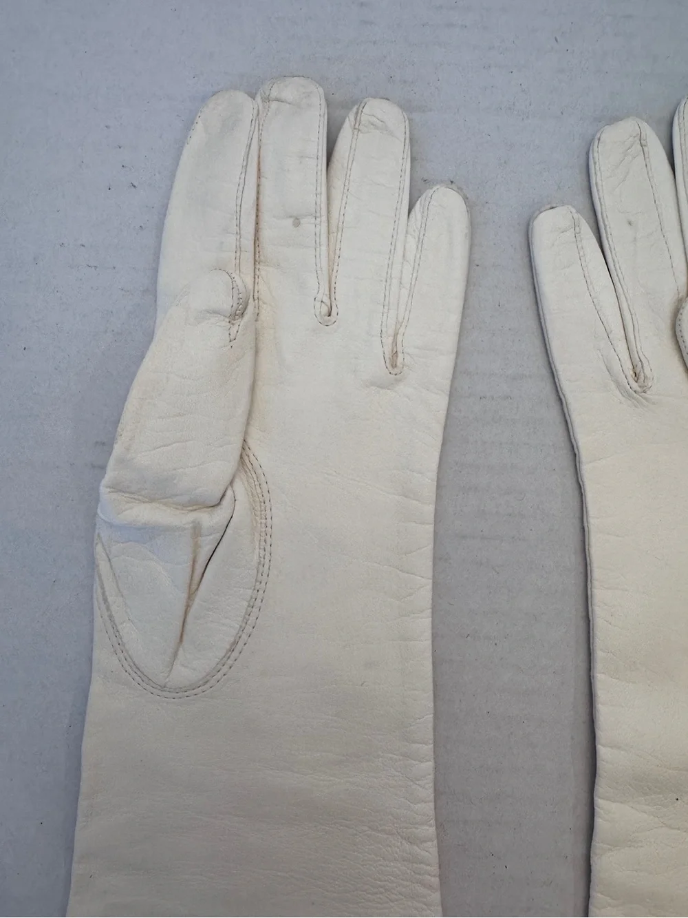 Vtg 1950s Macys Associates White Italian Kid Leather Gloves Silk Lined Size 7
